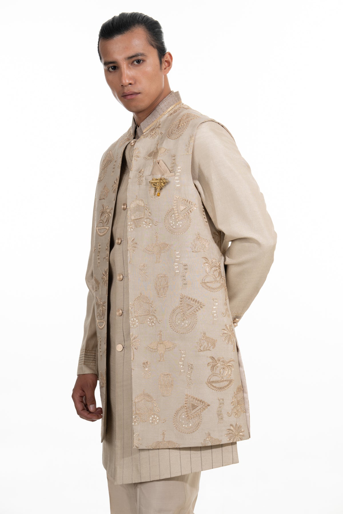 Champagne Heritage Embroidered Indo-Western Set ?