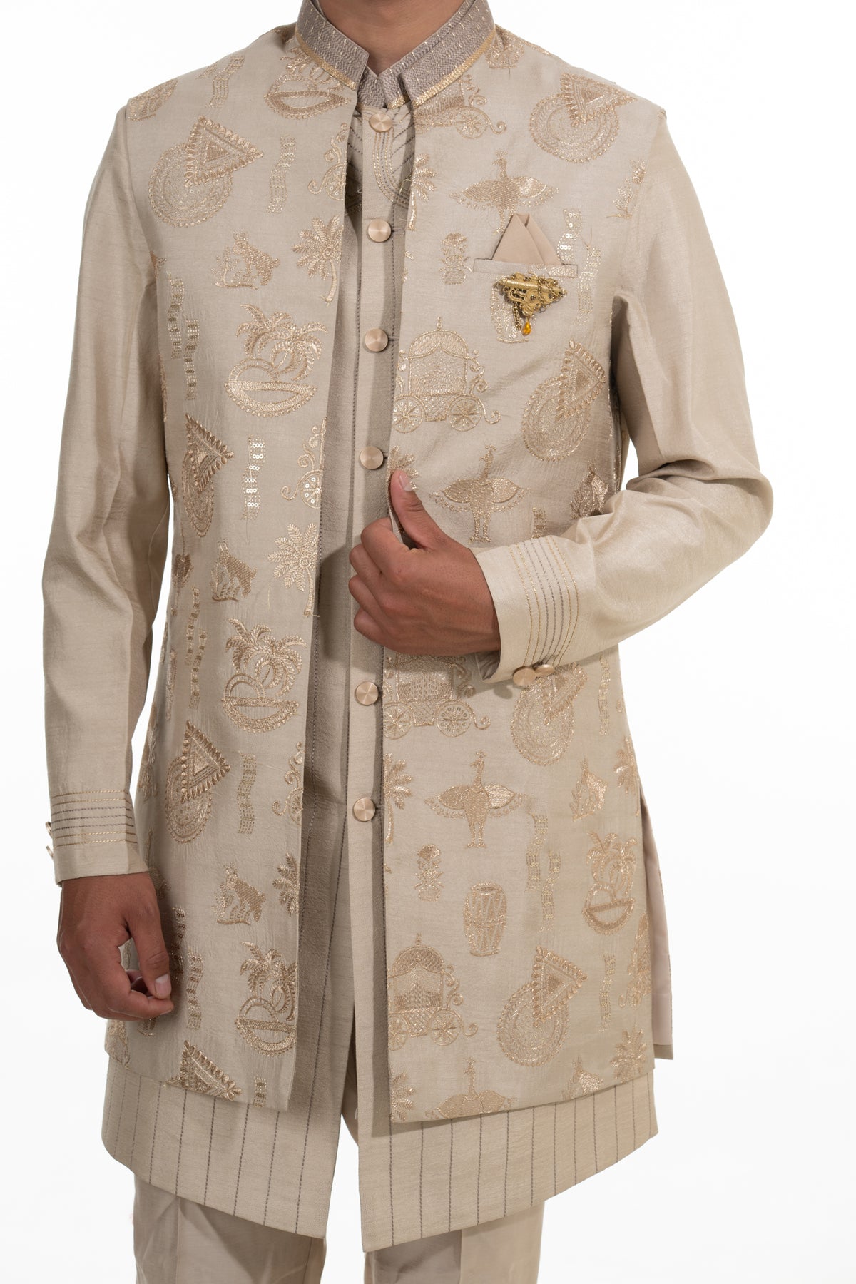 Champagne Heritage Embroidered Indo-Western Set ?