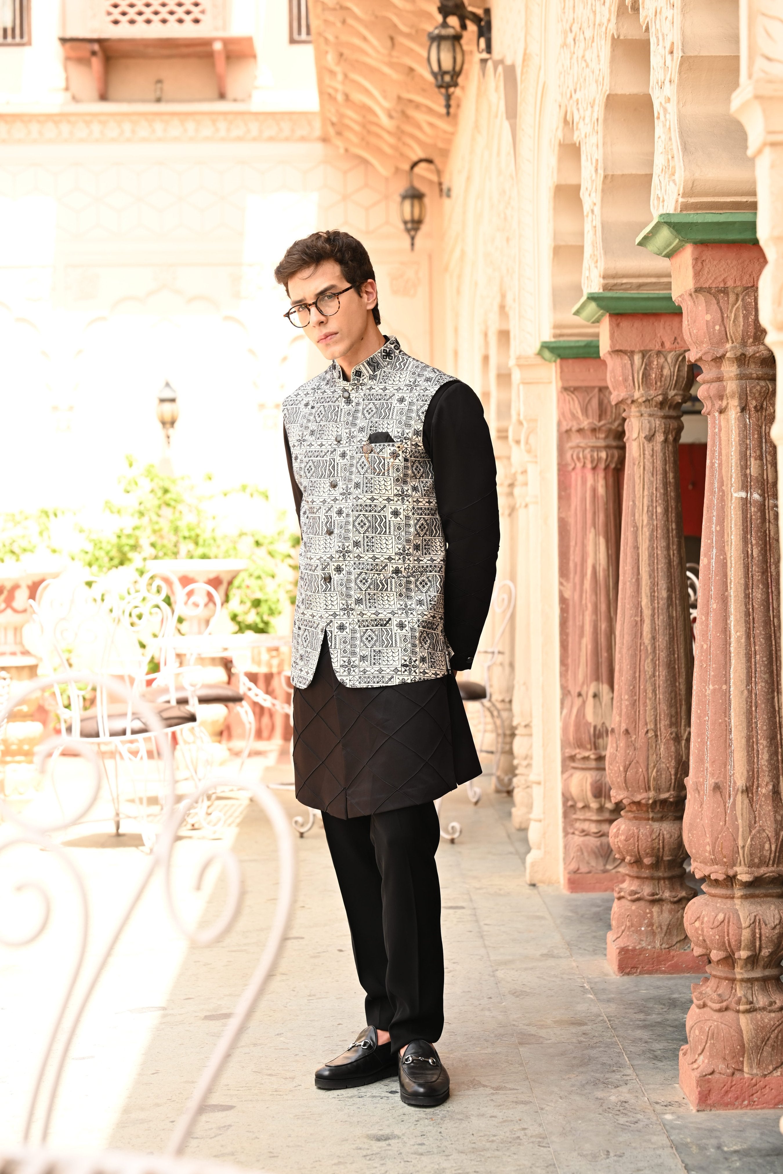 Monochrome Embroidered Bundi Kurta Set