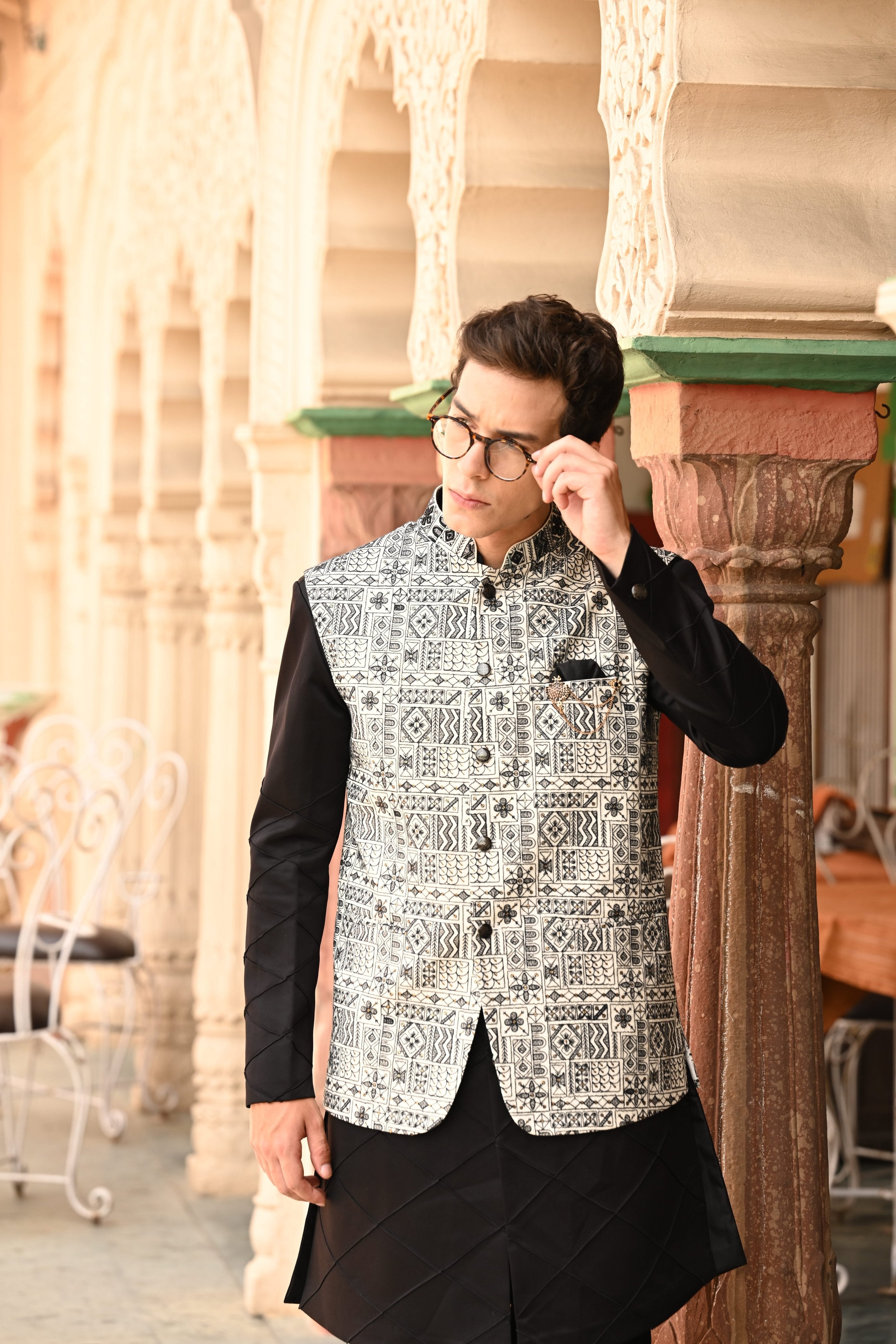 Monochrome Embroidered Bundi Kurta Set