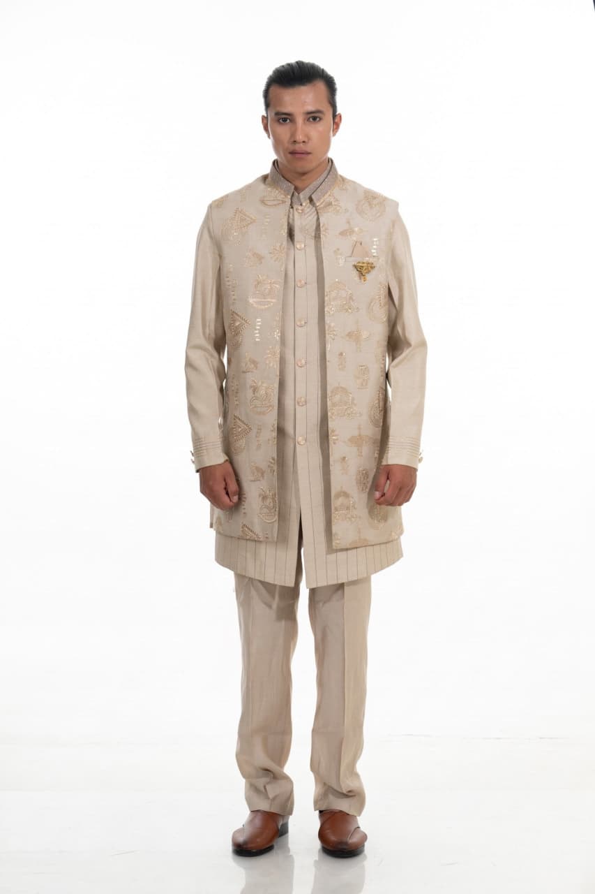 Champagne Heritage Embroidered Indo-Western Set ?